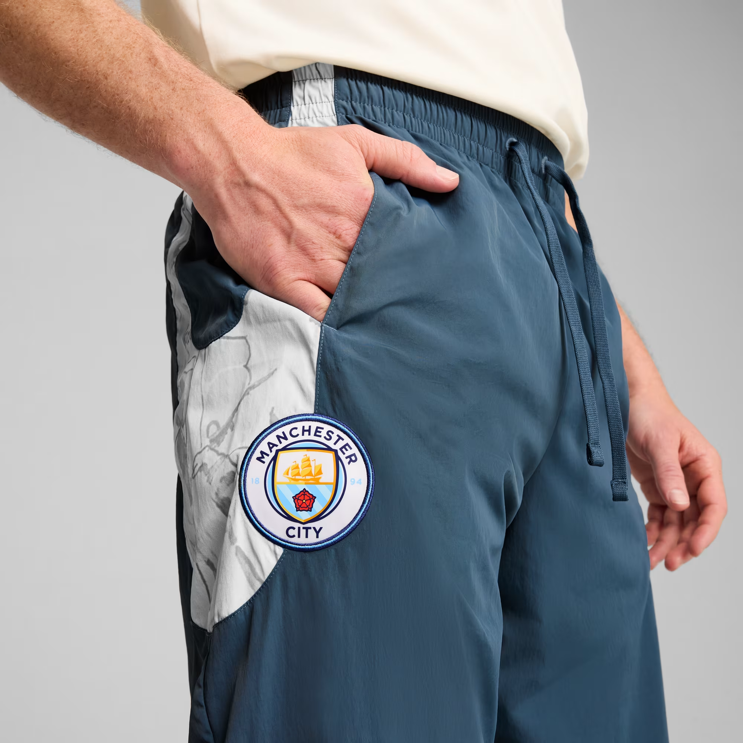 Man City FC TRAVEL PANT [Gray Skies/Frosted Dew]
